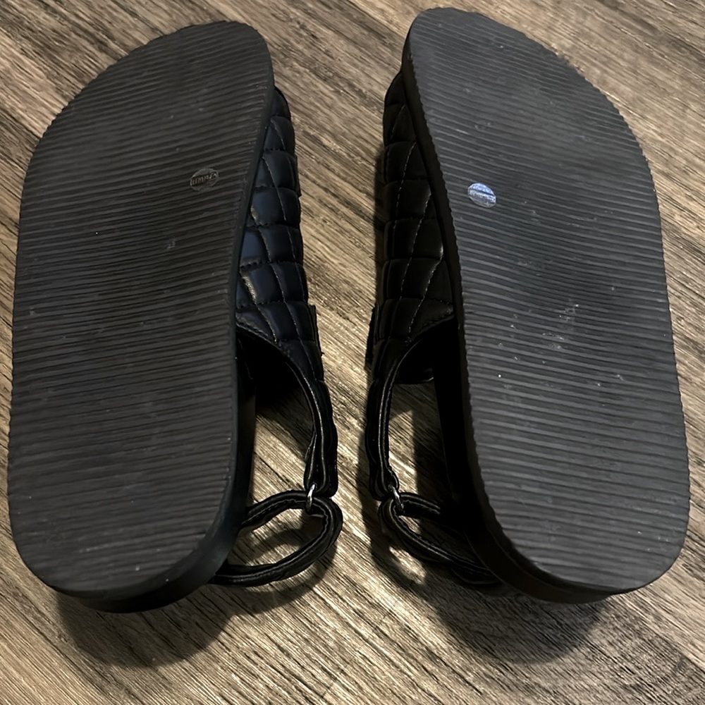Black Vince Camuto Sandal Gently Used worn once - Picture 4 of 8